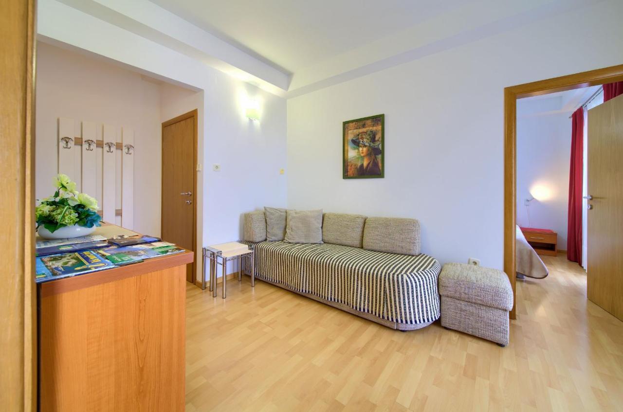 Apartments Jele Malinska Exterior photo