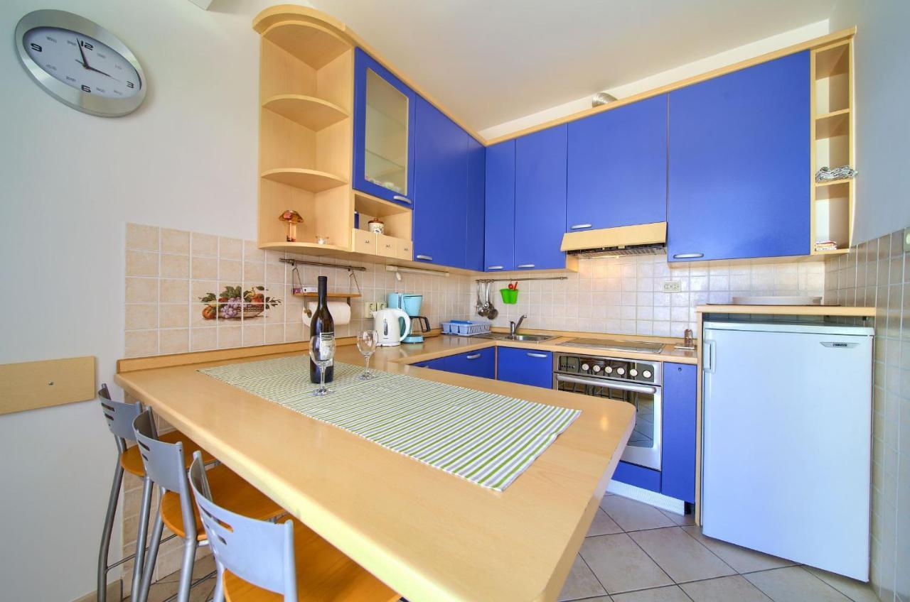 Apartments Jele Malinska Exterior photo