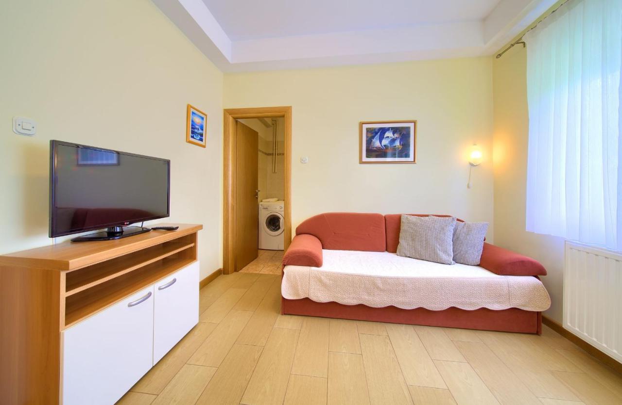 Apartments Jele Malinska Exterior photo