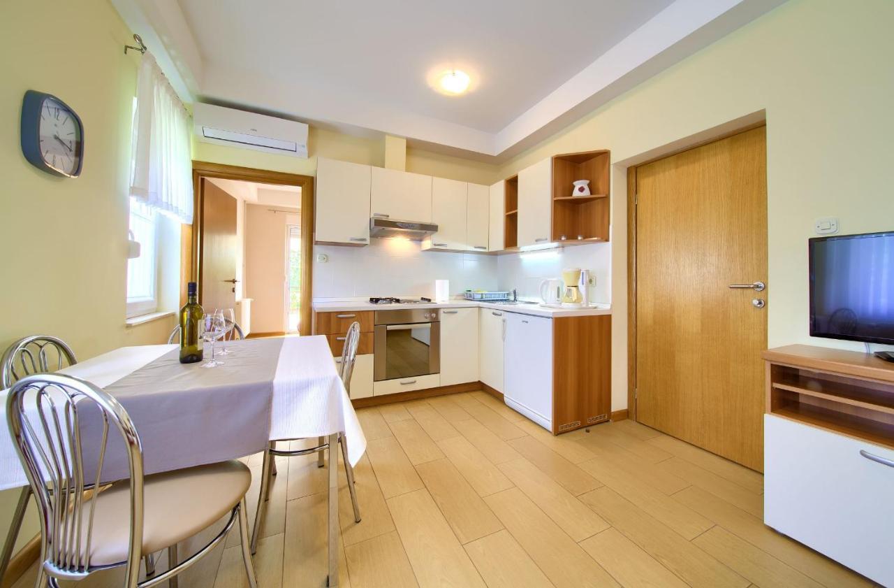 Apartments Jele Malinska Exterior photo